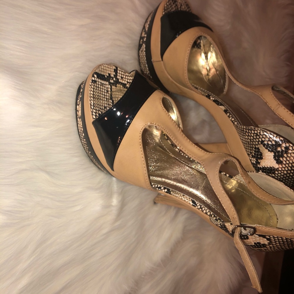 Woman’s Heels size 9